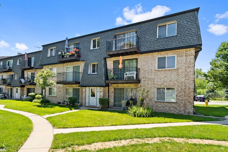 Primary Photo - 9456 Bay Colony Dr