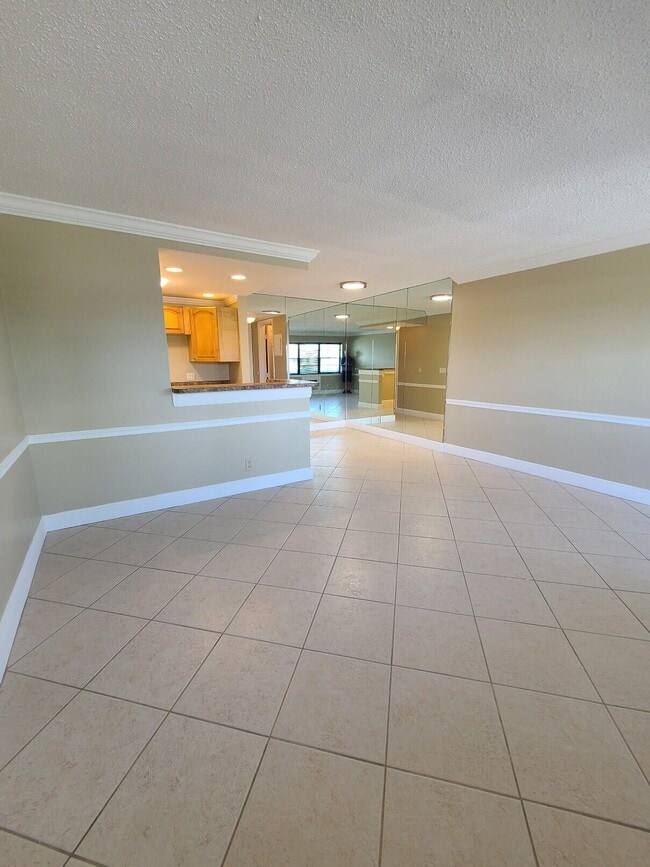 Building Photo - 37 Windsor B