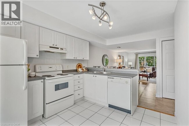 Building Photo - 4045 Upper Middle Rd