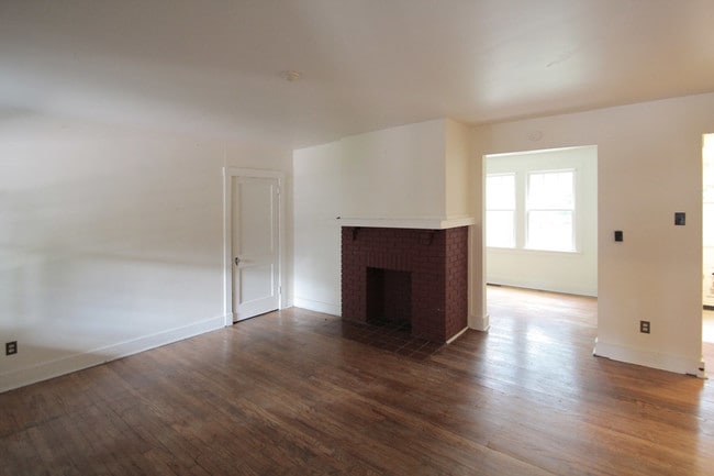 Building Photo - 320 Whitney Ave