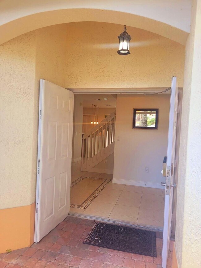 Building Photo - 6639 Hidden Cove Dr
