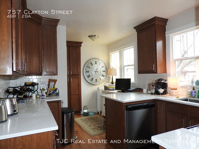 Foto del edificio - 757 Clayton St