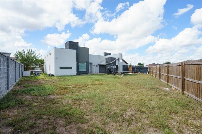 Building Photo - 948 Margarita Ln
