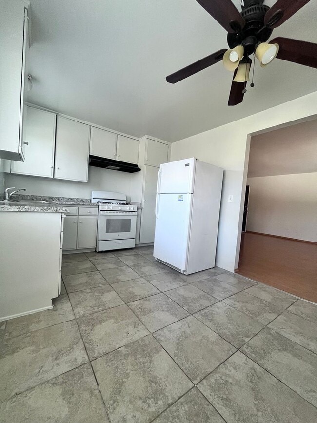 Building Photo - Taylor 4-Plex (25229)(DD)