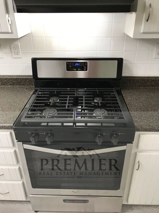 Building Photo - 2 bd/2 ba Home Warrensburg - Rent $1295 Wa...