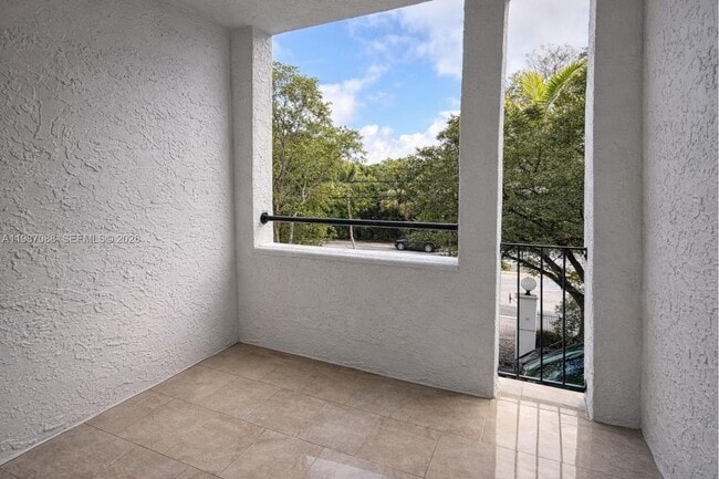 Foto del edificio - 1660 NE 135th St