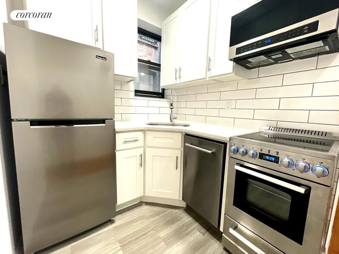 Foto principal - 532 E 82nd St