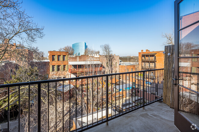 1BR, 1BA - 695SF - Balcony - The Orleans Lofts