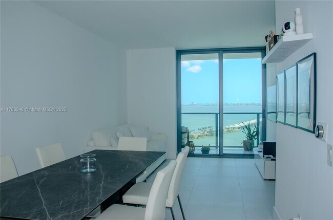 Foto del edificio - 501 NE 31st St