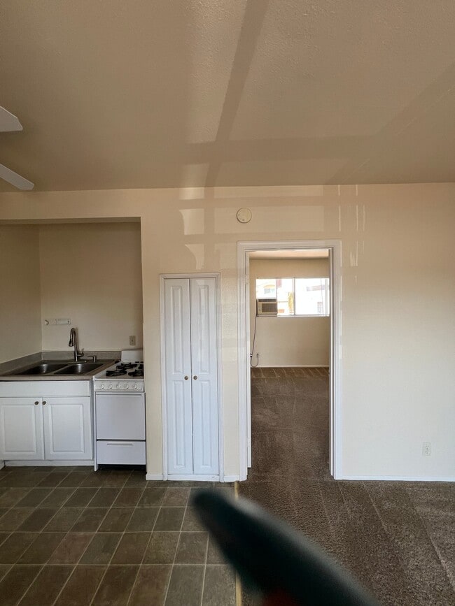 Building Photo - 5822 Kingman Ave