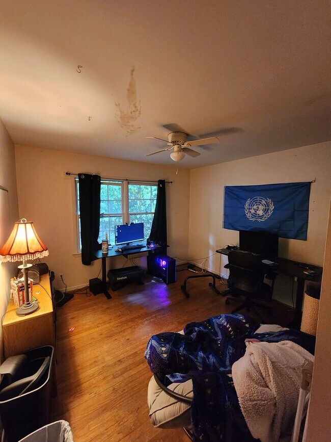 Foto del edificio - 1219 Timothy Lane