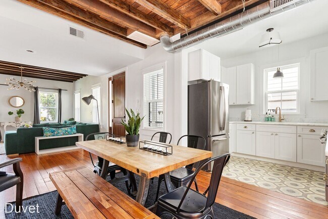 Building Photo - 4 br, 3 bath House - 188 Line St.