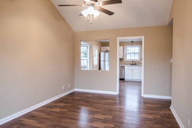 Foto del edificio - Pet Friendly Remodel!