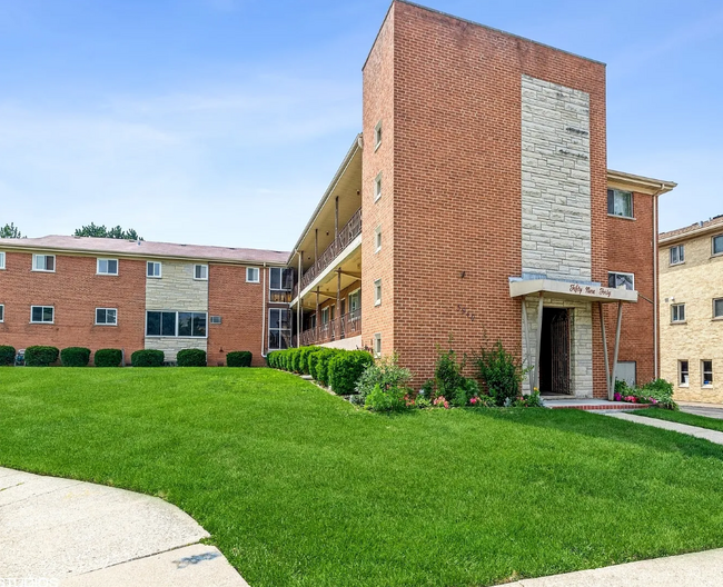Building - 5940 N Odell Ave
