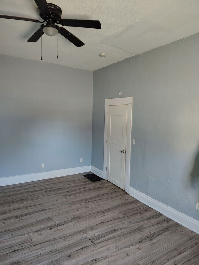 Building Photo - 1100 S 13th St