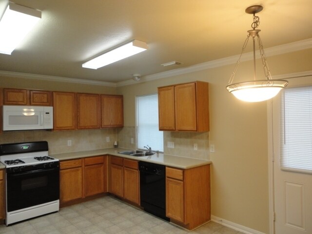 Foto del edificio - 5811 Creektrace Ln