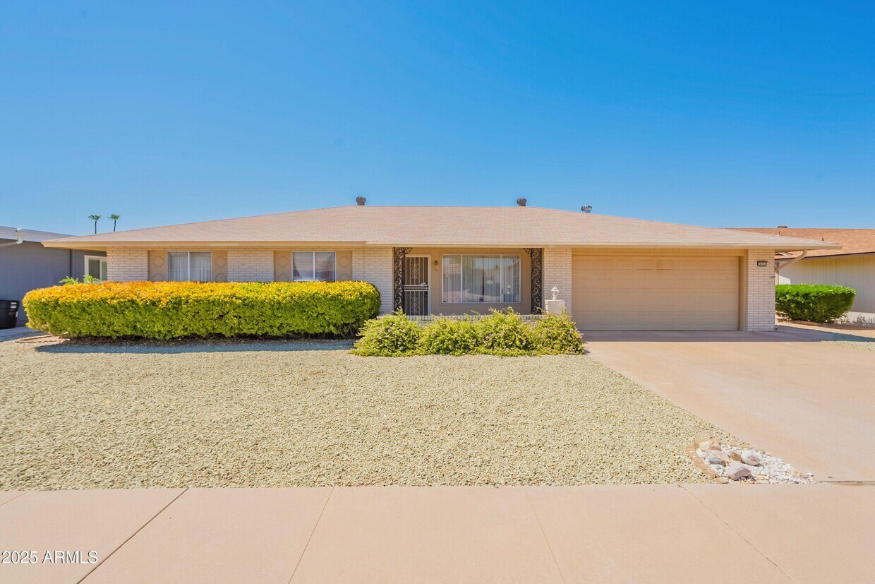 Primary Photo - 10733 W Loma Blanca Dr