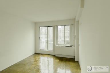Building Photo - 220 E 24th St