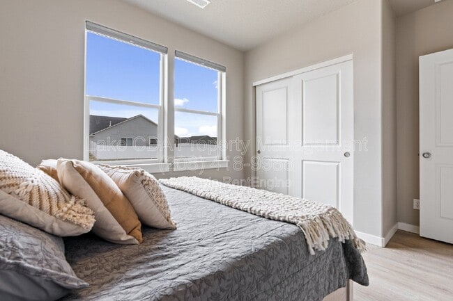 Building Photo - 5673 W Rockingham Dr