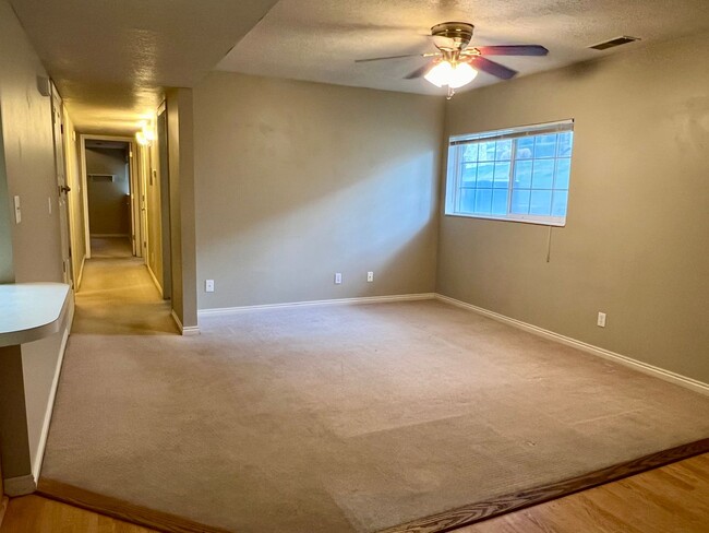 Foto del edificio - Cozy Orem Condo Near Everything!