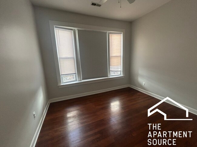 Building Photo - 4011 S Calumet Ave