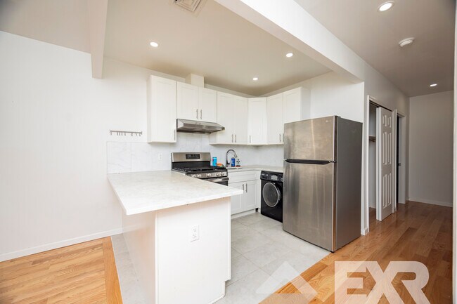 Foto del edificio - 66 16th St