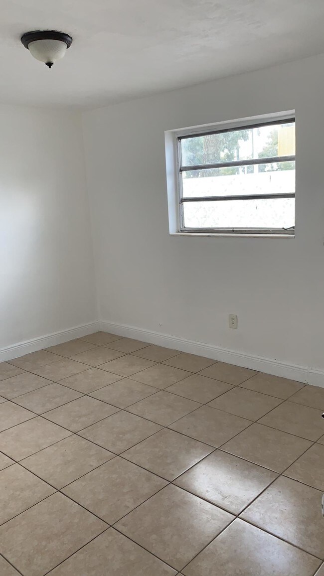 Foto del edificio - 7130 W 11th Ct