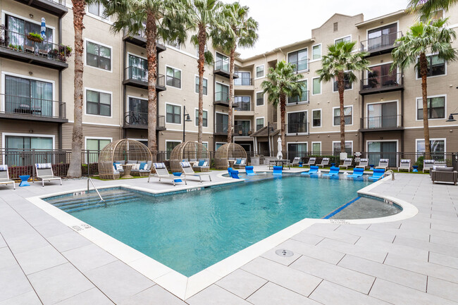 Outdoor Pool - Hermann Park Lofts