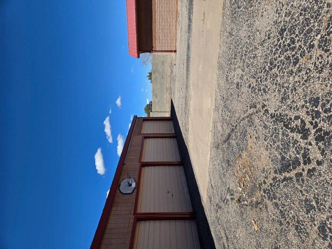 Foto principal - 125 Poor Farm Rd