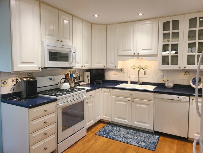 Building Photo - 390 Arrowhead Trail