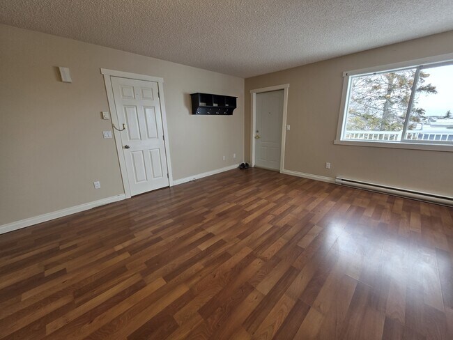 Building Photo - 8112-8196 96 Ave