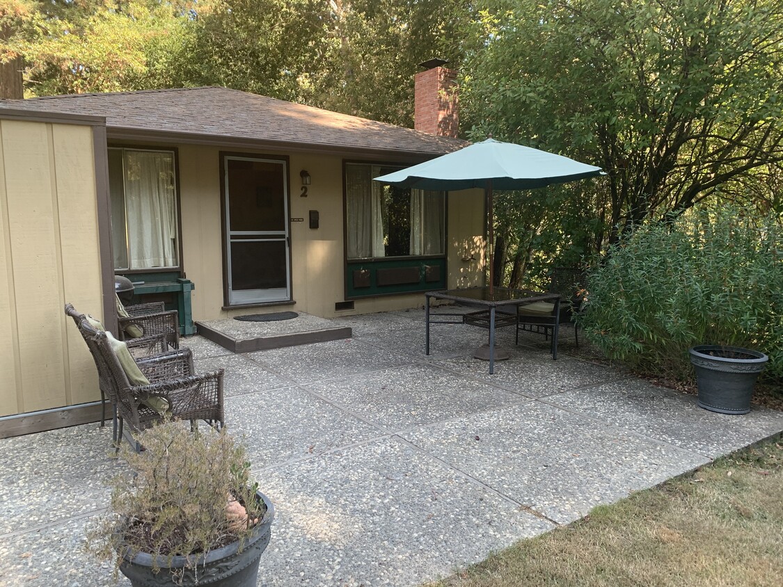 Primary Photo - 108 Lake Dr