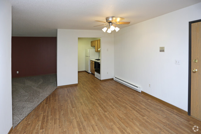 Dining Area - Flagstone Apartment Community