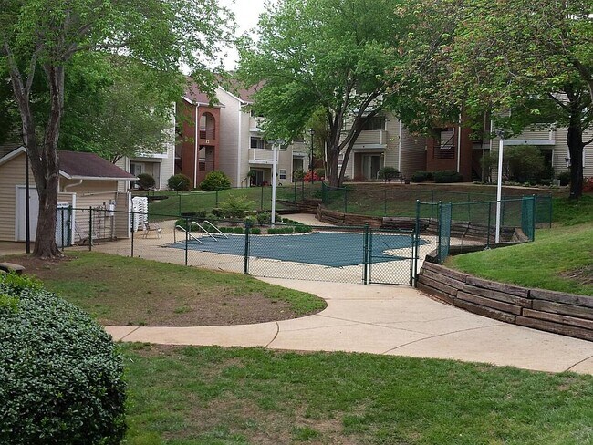 Foto del edificio - 2601 Duncan Chapel Rd