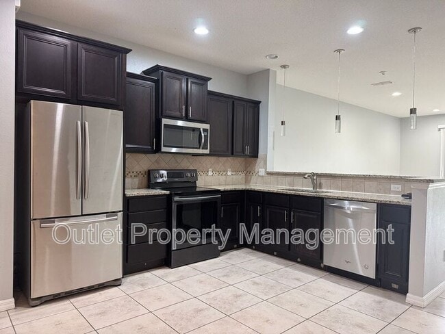 Building Photo - 726 Artisan St