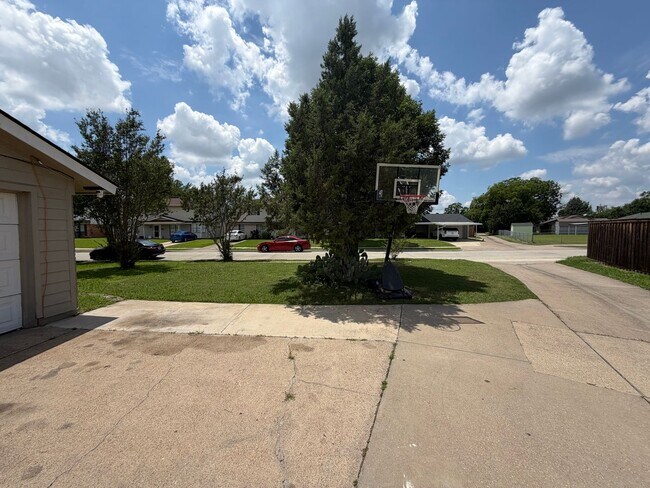 Building Photo - Ready to Move in... Do not miss this house !!!!