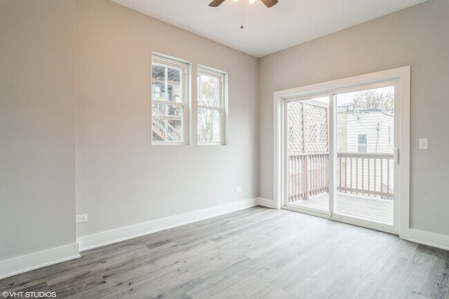 Building Photo - 4350 W Belmont Ave