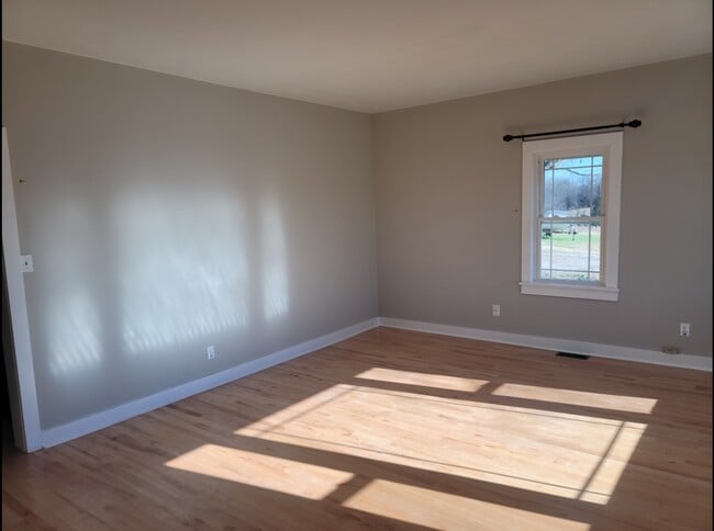 Building Photo - 235 US-231