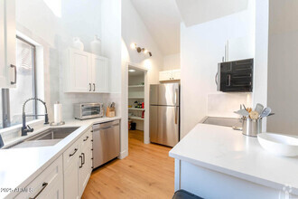 Building Photo - 10301 N 70th St