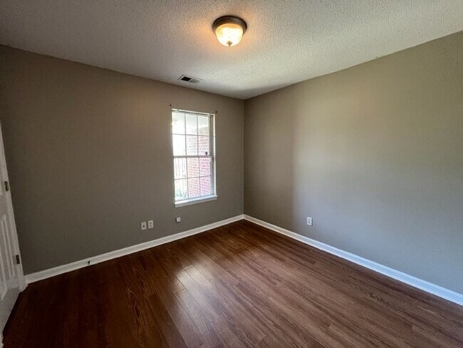 Foto del edificio - Renovated 3 Bedroom 3 Bath Townhome for Rent!