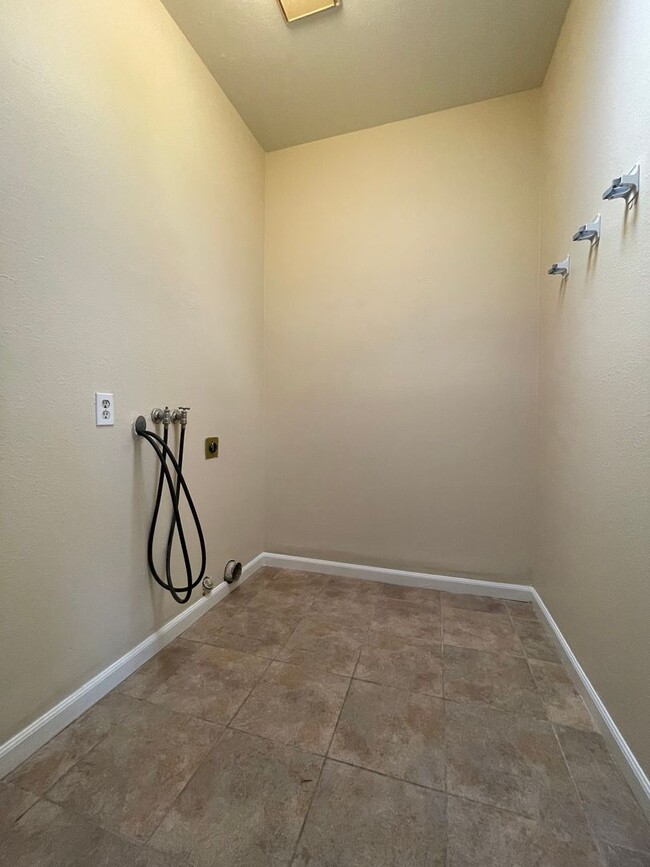 Foto del edificio - Freshly Updated 3-Bedroom, 1.5-Bathroom Ho...