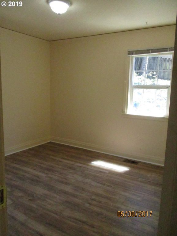 Bedroom 2 - 547 NE Winchester St