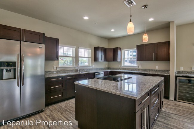 Foto del edificio - 1 br, 1 bath Room For Rent - #101