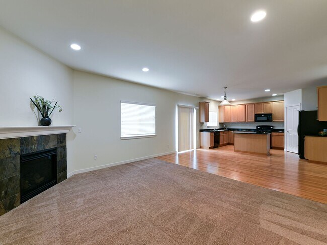 Foto del edificio - Available Now! Beautiful 4 Bedroom plus Bo...