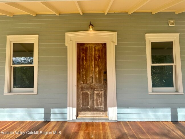 Foto del edificio - 334 Fish Creek Rd