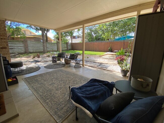 Foto del edificio - 8604 Willowick Drive