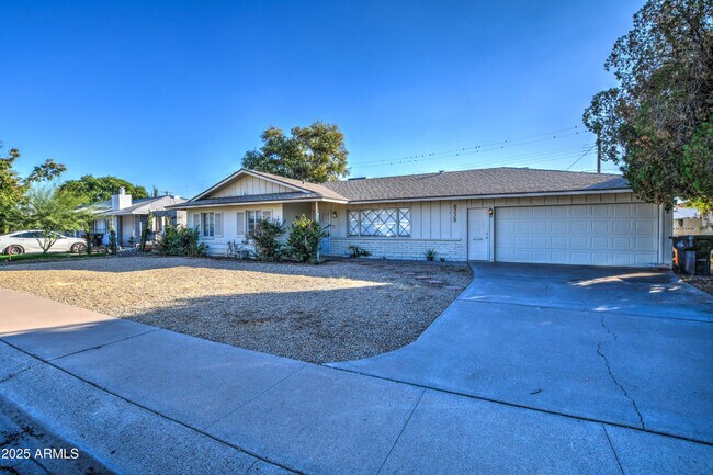 Foto del edificio - 8235 E Virginia Ave