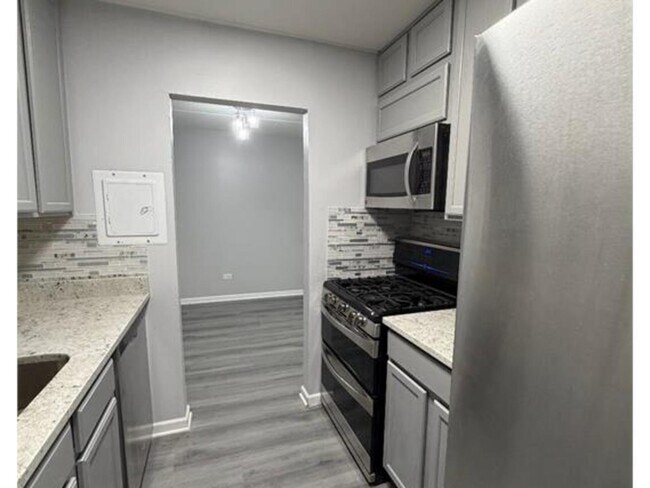 Foto del edificio - 280 Shorewood Dr