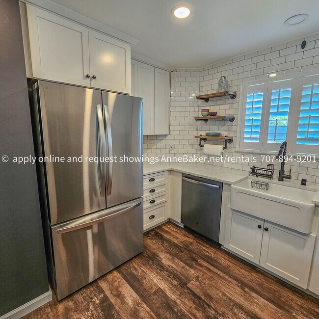 Foto del edificio - Exquisitely Updated Condo - Must See