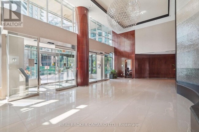 Building Photo - 231-231 Fort York Blvd